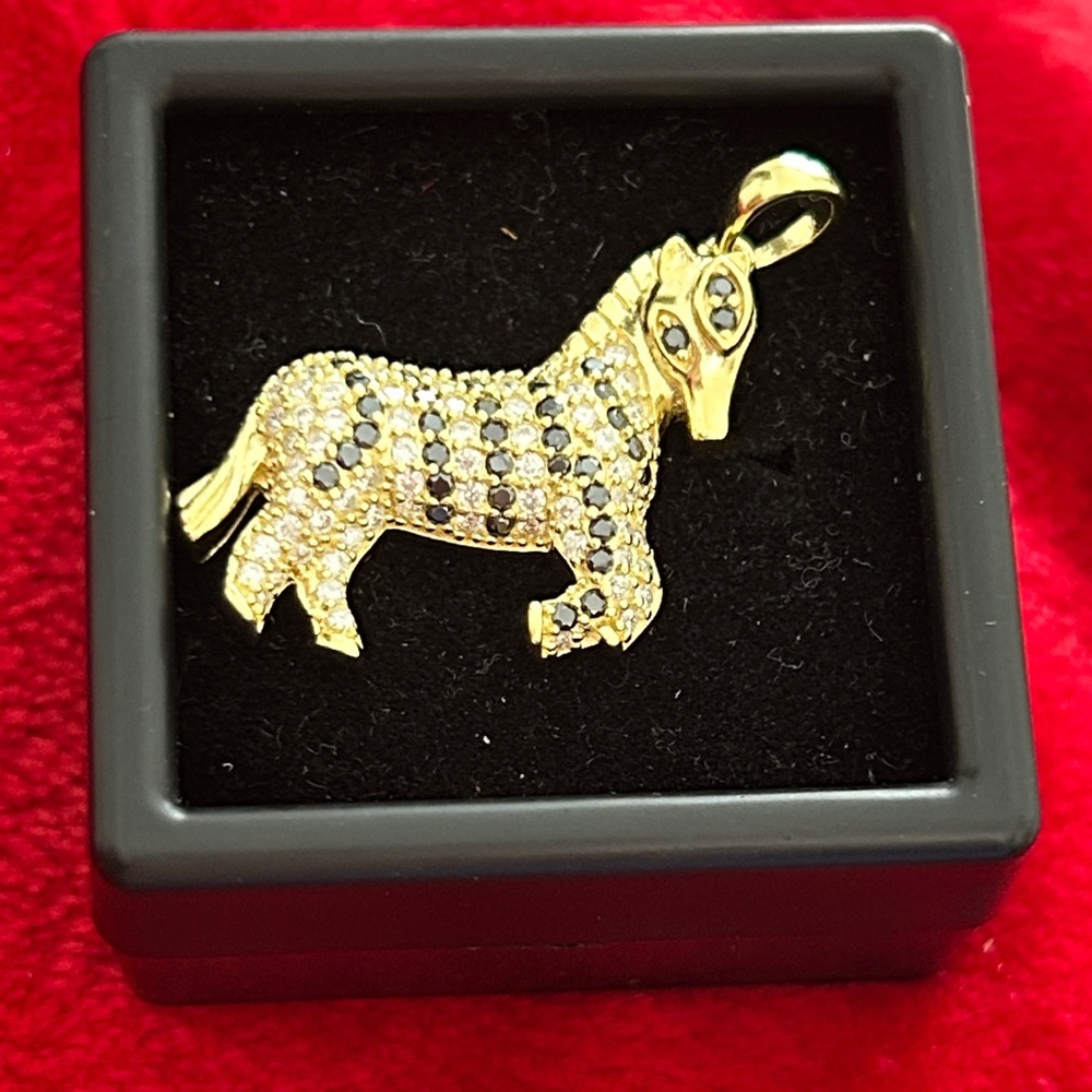 Luxury Moissanite Diamond Gold and Zebra Pendant
